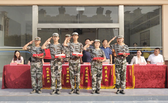 军训优秀生表彰