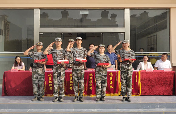 beat3652019新生军训闭幕式暨表彰总结大会圆满落幕