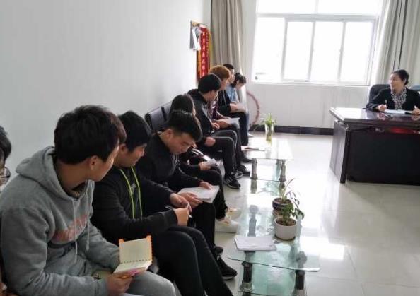 经济管理系召开学生干部专题会议