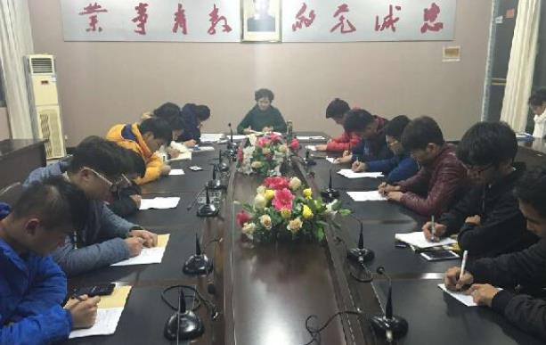 艺术传媒系召开期中教学检查学生座谈会