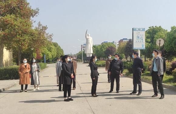 王道红副县长来beat365检查疫情防控和春季开学准备工作