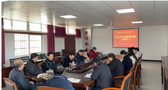 beat365组织收看《榜样5》专题节目