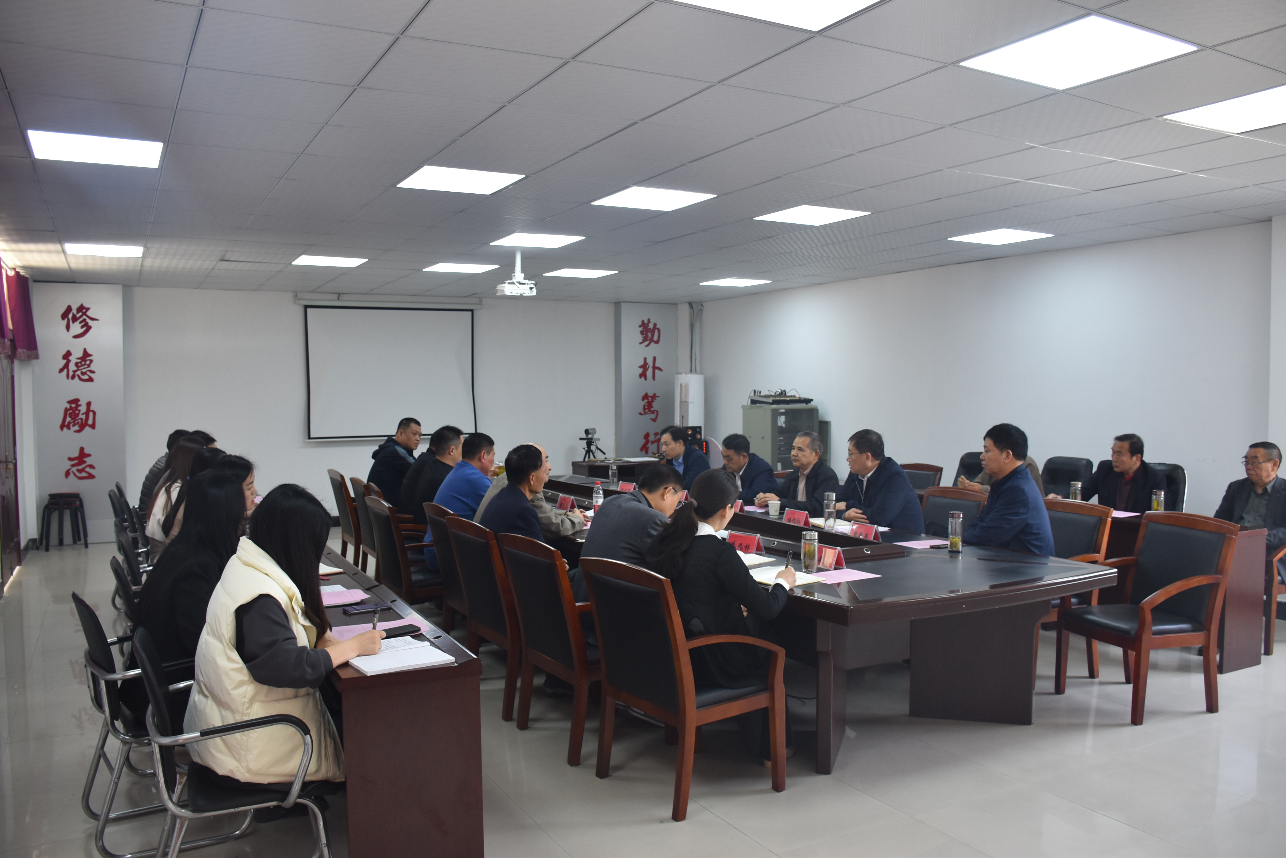 卢义忠同志任beat365英国官网网站督导专员、党委书记