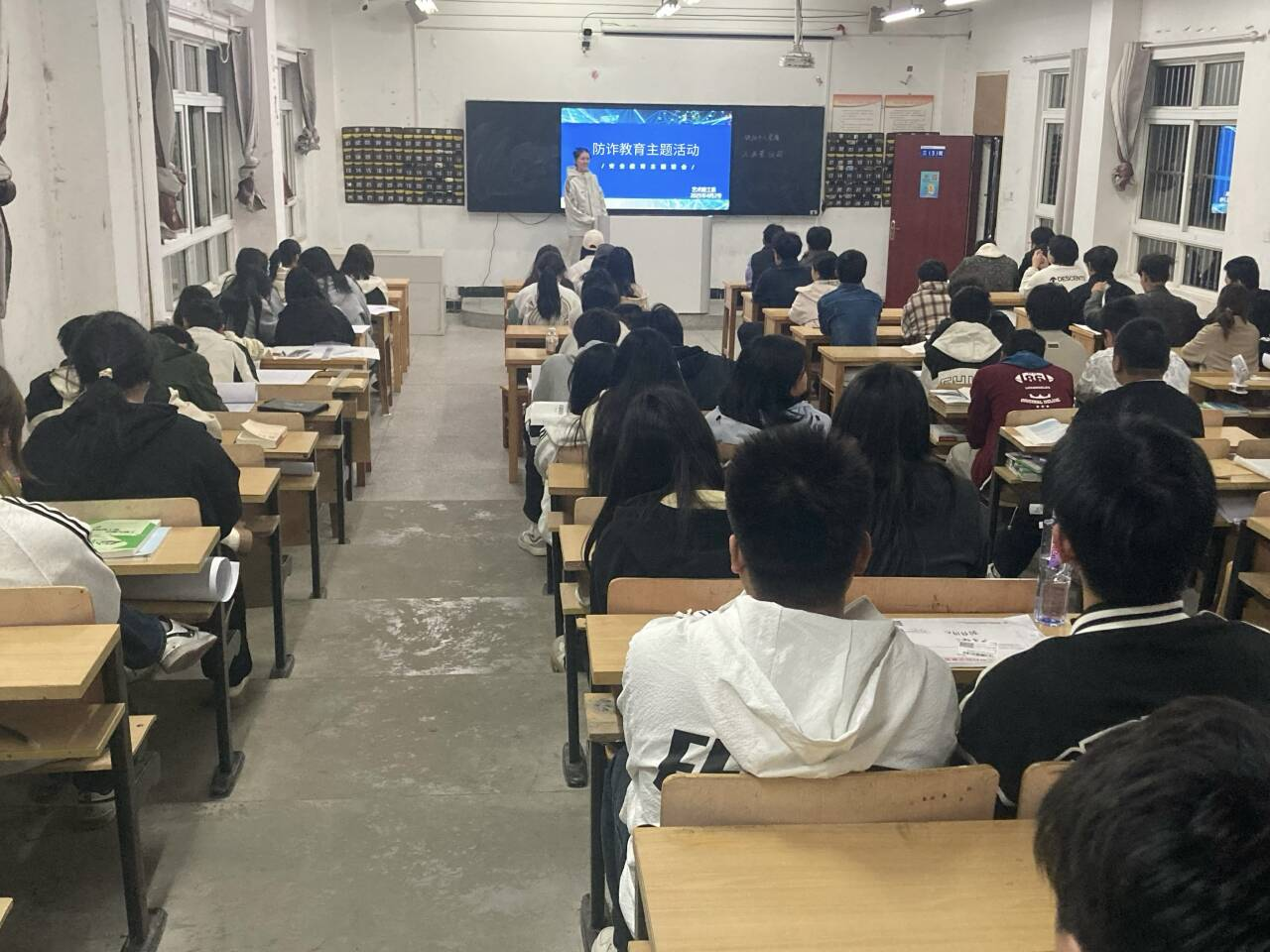 艺术建工系开展防电诈教育主题活动,共筑校园“反诈墙”