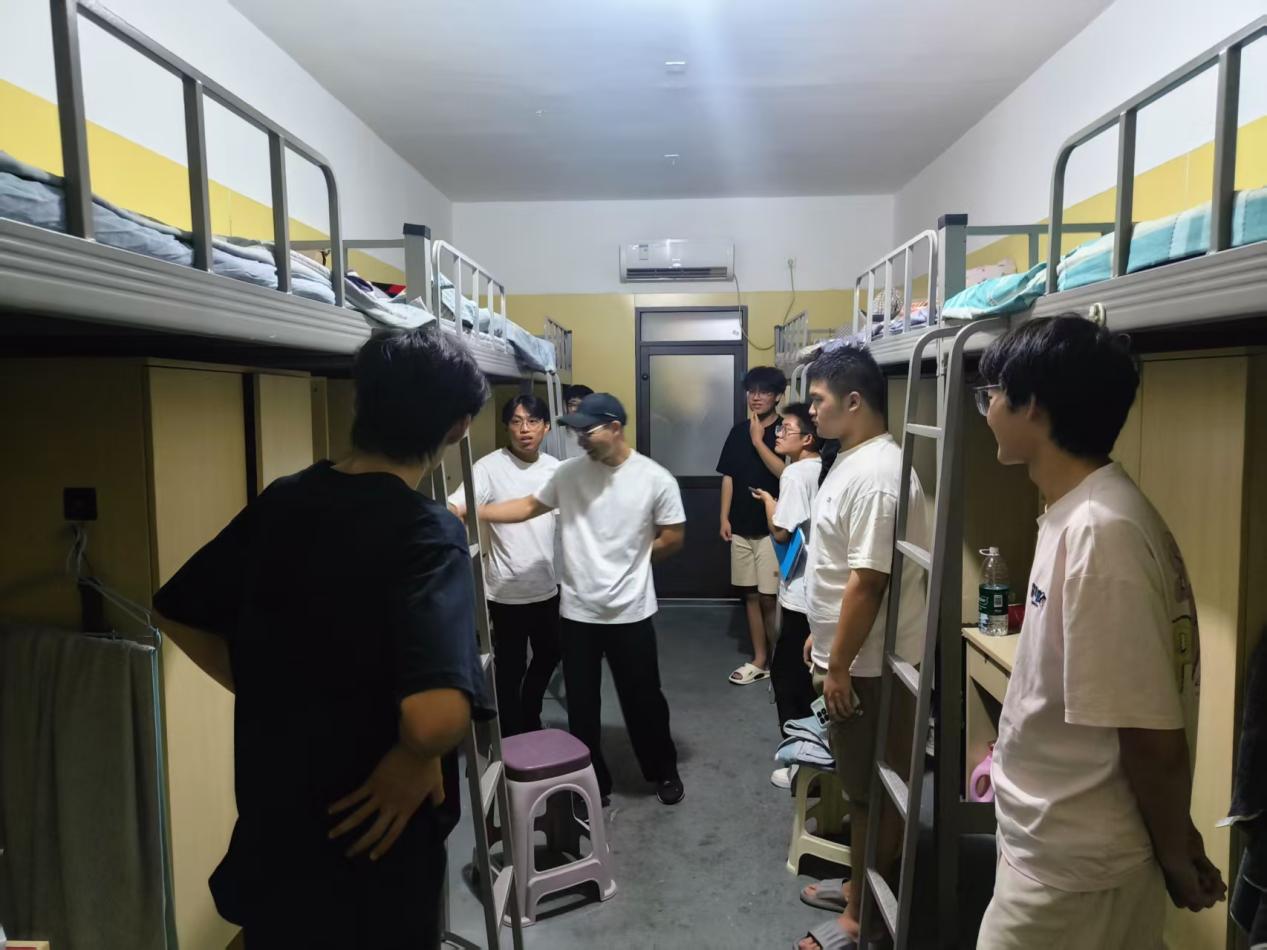 信息工程系开展新学期学生宿舍检查