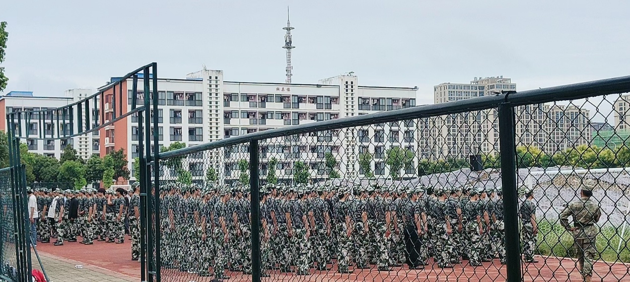 信息工程系军训持续推进:淬火砺剑 再展新姿