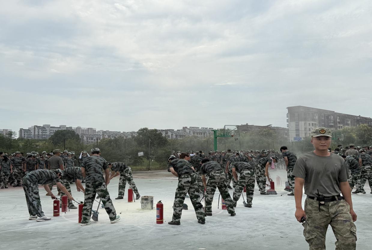 经济管理系参与消防应急演练 辅导员全程观摩筑牢安全育人防线