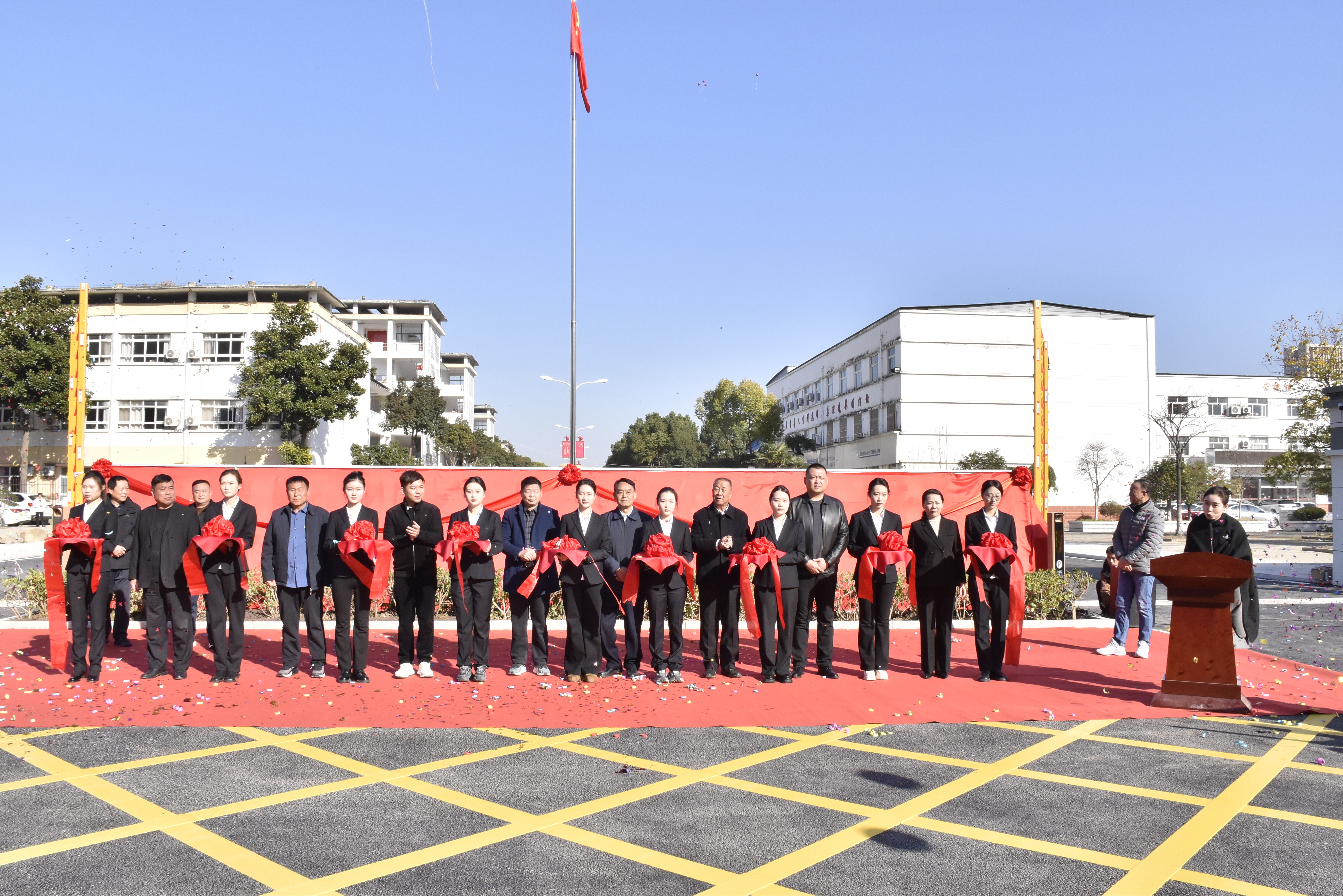 beat365英国官网网站新校门建成揭牌仪式隆重举行