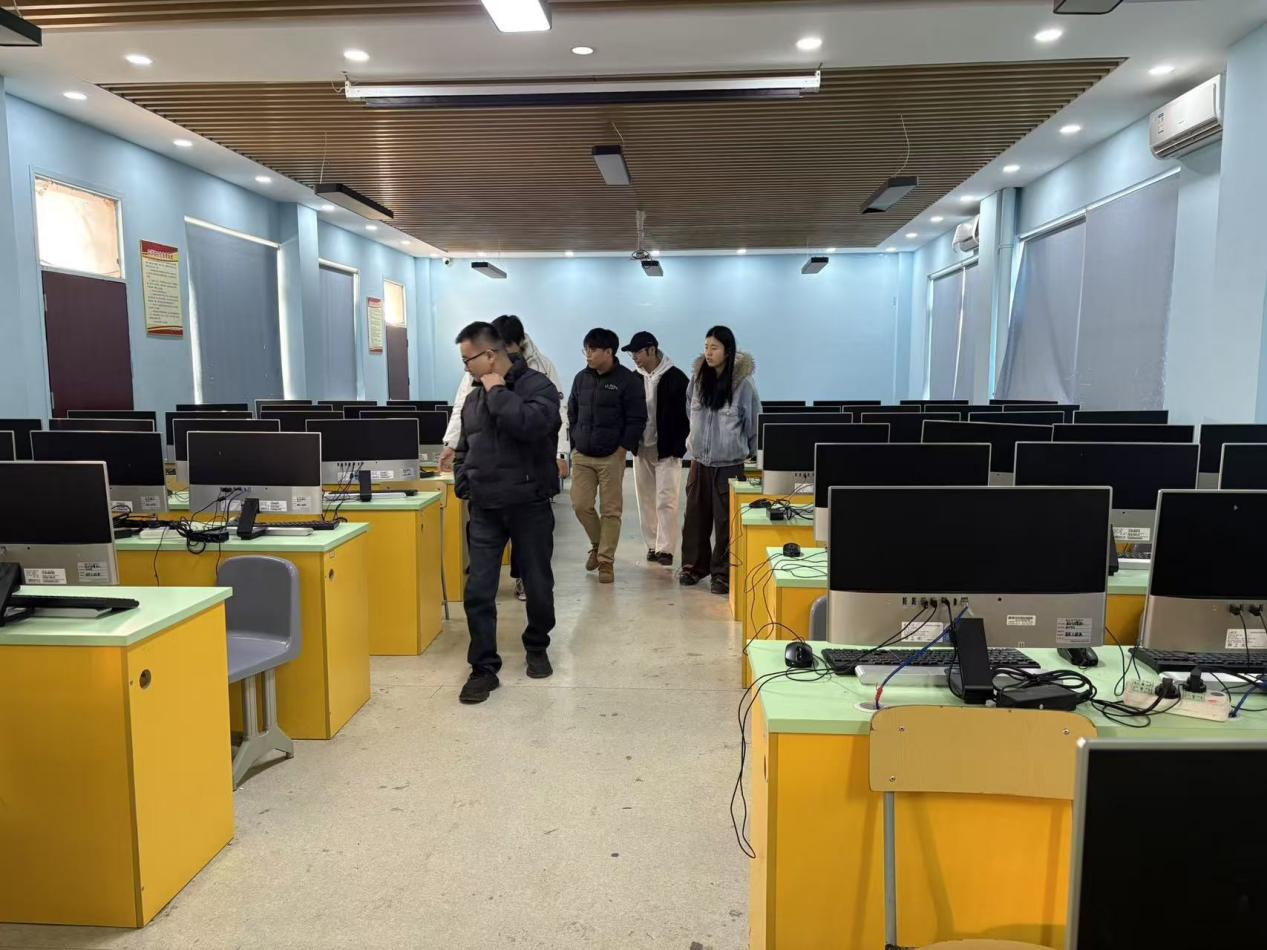 信息工程系开展机房安全卫生全方位检查