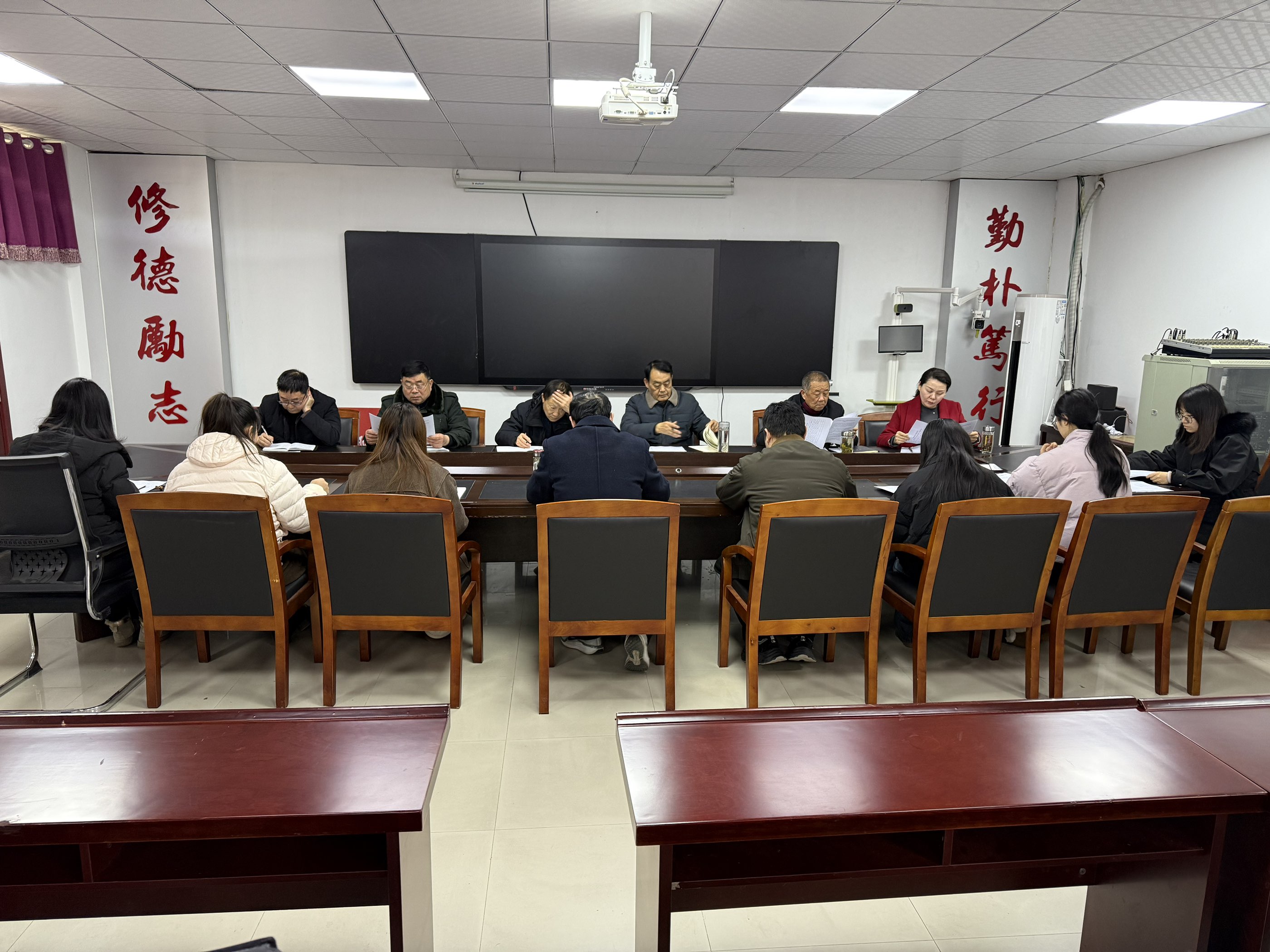 机关党支部开展“深学细悟强党性 党建业务促融合”党日活动