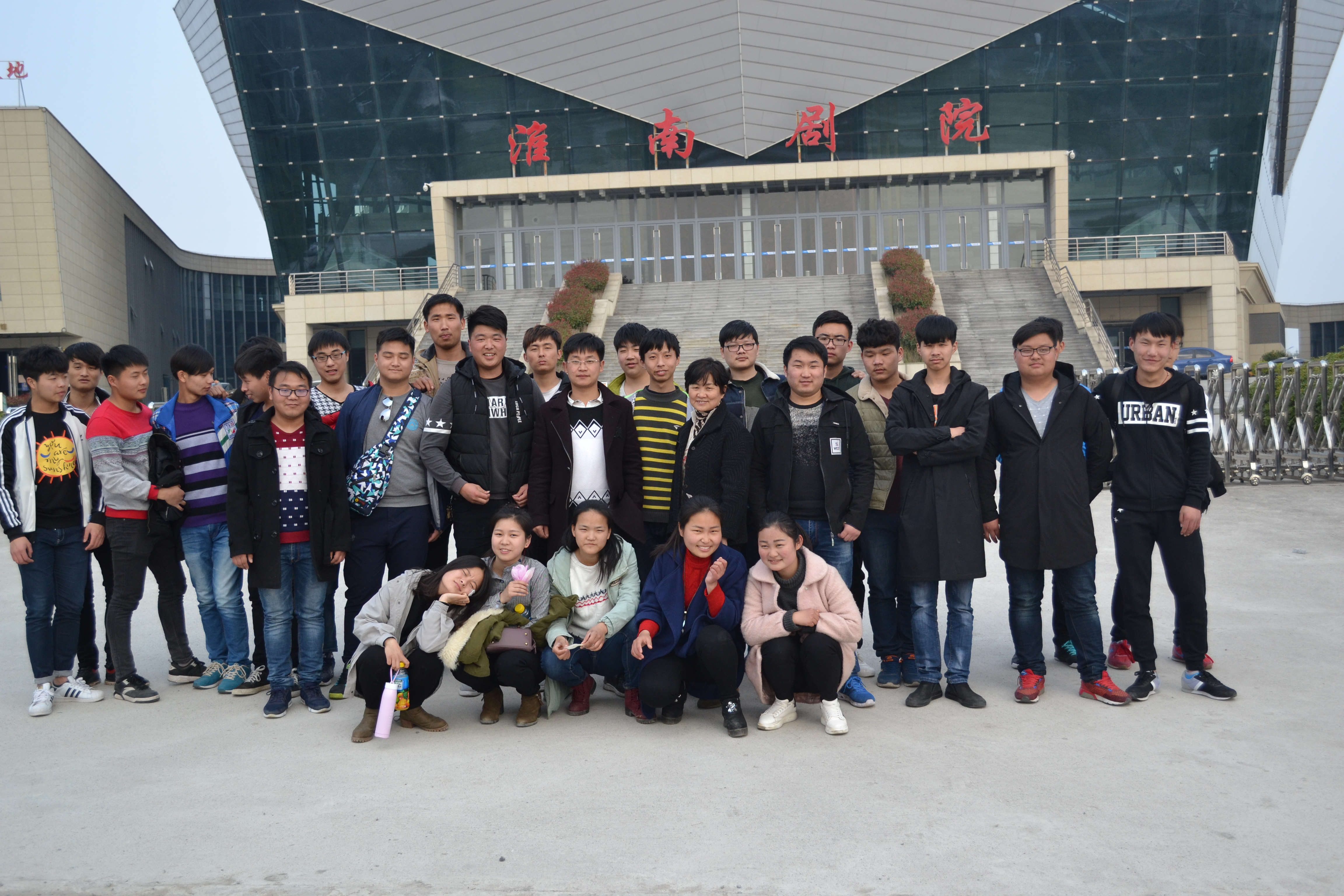 大剧院前门合影 大剧院前门合影